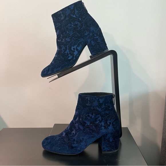 Authentic Stuart Weitzman booties - Picture 2 of 7